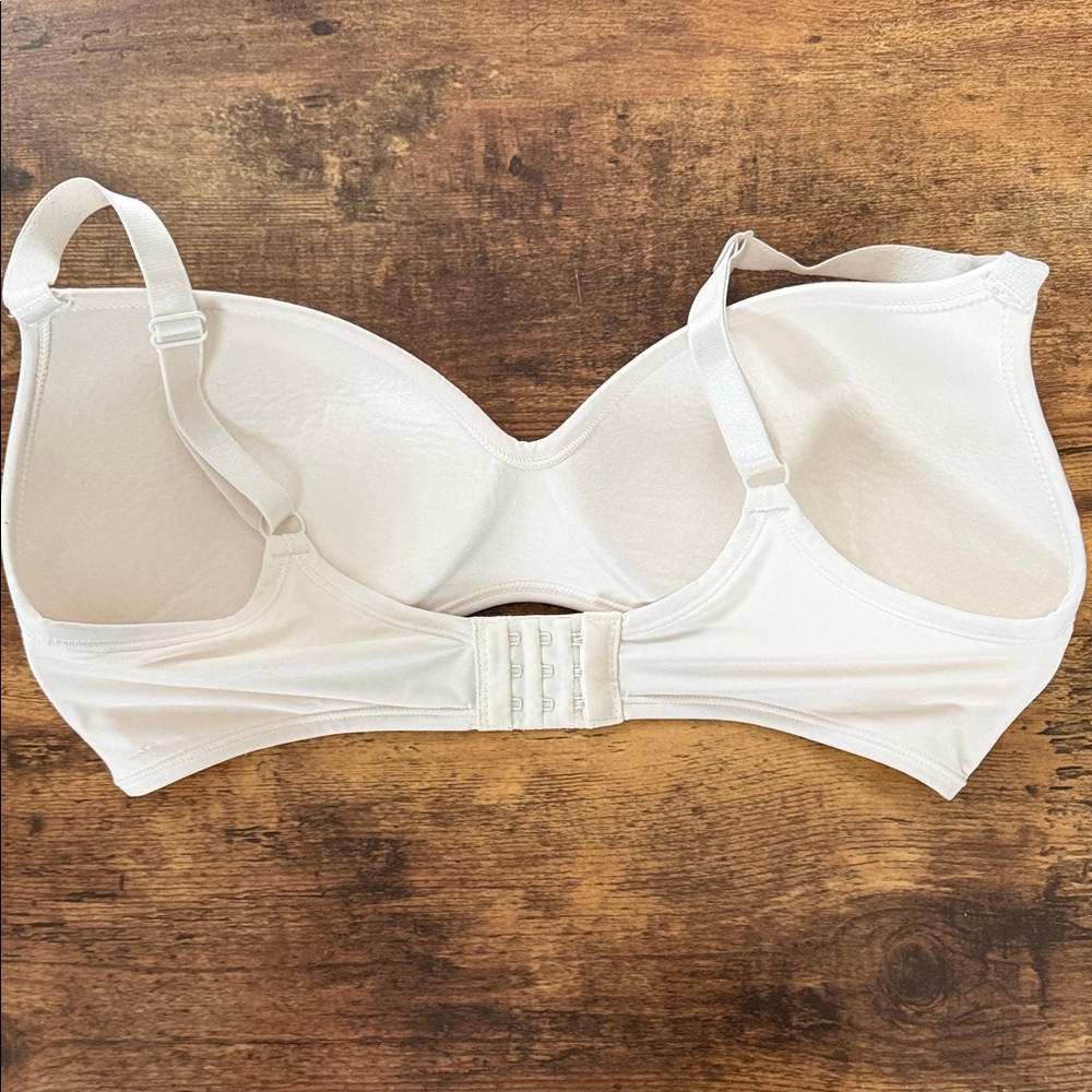 Elegant Cream Wireless Bra - Picture 3 of 5